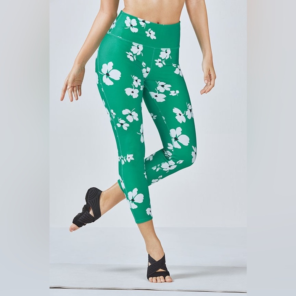 💚 Fabletics Define PowerHold High-Waisted 7/8 Legging in Bali Jasmine Print
